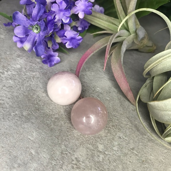 Rose quartz sphere (mini) - Picture 3 of 4
